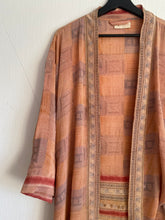 Ladda upp bild till gallerivisning, Crepe silk kimono ( One- of a - Kind)
