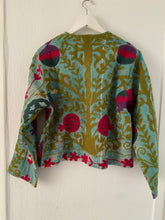 Ladda upp bild till gallerivisning, Vintage kantha Suzani jacka M/L
