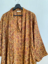 Ladda upp bild till gallerivisning, Sidenkimono ( One of a kind )
