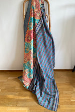 Ladda upp bild till gallerivisning, Vintage kantha  Saaripläd / överkast
