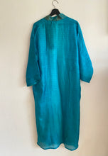 Ladda upp bild till gallerivisning, Sidenkimono ( One of a kind )
