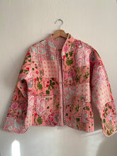 Ladda upp bild till gallerivisning, Vändbar quiltad jacka .M/L
