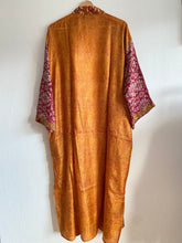Ladda upp bild till gallerivisning, Sidenkimono ( One-of a-kind )
