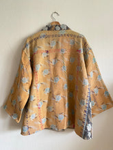 Ladda upp bild till gallerivisning, Vintage kantha jacka ( One -of a -kind)
