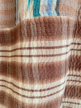 Ladda upp bild till gallerivisning, Vintage kantha jacka ( One -of a -kind)
