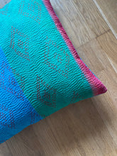 Ladda upp bild till gallerivisning, Vintage Kantha Kuddfodral (One-of-a kind)
