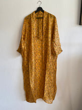Ladda upp bild till gallerivisning, Sidenkimono ( One of a kind )
