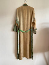 Ladda upp bild till gallerivisning, Crepe Silk kimono ( One- of a - Kind)
