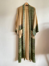 Ladda upp bild till gallerivisning, Crepe Silk kimono ( One- of a - Kind)
