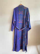 Ladda upp bild till gallerivisning, Crepe Silk kimono ( One- of a - Kind)
