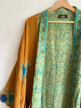 Ladda upp bild till gallerivisning, Crepe Silk kimono ( One- of a - Kind)
