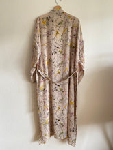 Ladda upp bild till gallerivisning, Crepe Silk kimono ( One- of a - Kind)
