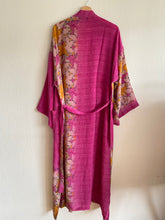 Ladda upp bild till gallerivisning, Crepe Silk kimono ( One- of a - Kind)
