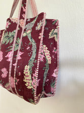 Ladda upp bild till gallerivisning, Quiltad väska
