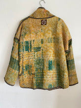 Ladda upp bild till gallerivisning, Vintage kantha jacka ( One-of a - Kind)
