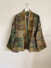 Ladda upp bild till gallerivisning, Vintage kantha jacka ( One-of a - Kind)
