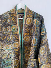 Ladda upp bild till gallerivisning, Vintage kantha jacka ( One-of a - Kind)

