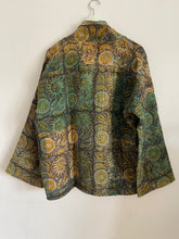 Ladda upp bild till gallerivisning, Vintage kantha jacka ( One-of a - Kind)
