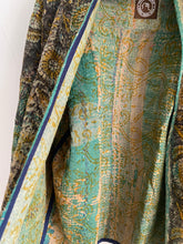 Ladda upp bild till gallerivisning, Vintage kantha jacka ( One-of a - Kind)
