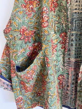 Ladda upp bild till gallerivisning, Vintage kantha jacka ( One-of a - Kind)

