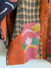Ladda upp bild till gallerivisning, Vintage kantha jacka ( One -of a -kind)
