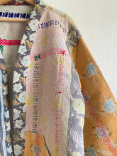 Ladda upp bild till gallerivisning, Vintage kantha jacka ( One -of a -kind)

