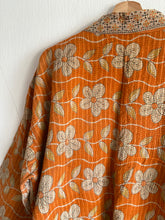 Ladda upp bild till gallerivisning, Vintage kantha jacka ( One -of a -kind)
