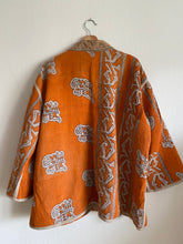 Ladda upp bild till gallerivisning, Vintage kantha jacka ( One -of a -kind)

