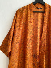 Ladda upp bild till gallerivisning, Sidenkimono ( One of a kind )
