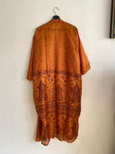 Ladda upp bild till gallerivisning, Sidenkimono ( One of a kind )
