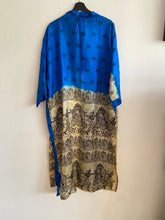 Ladda upp bild till gallerivisning, Sidenkimono ( One of a kind )
