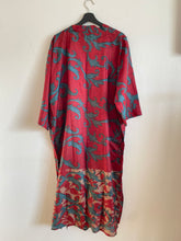 Ladda upp bild till gallerivisning, Sidenkimono ( One of a kind )
