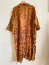 Ladda upp bild till gallerivisning, Sidenkimono ( One of a kind )
