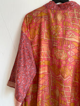 Ladda upp bild till gallerivisning, Sidenkimono ( One of a kind )
