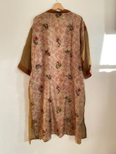Ladda upp bild till gallerivisning, Sidenkimono ( One of a kind )
