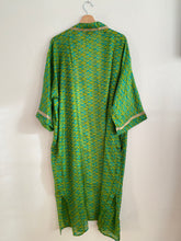 Ladda upp bild till gallerivisning, Sidenkimono ( One of a kind )
