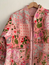 Ladda upp bild till gallerivisning, Vändbar quiltad jacka .M/L
