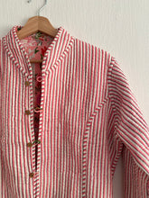 Ladda upp bild till gallerivisning, Vändbar quiltad jacka .M/L
