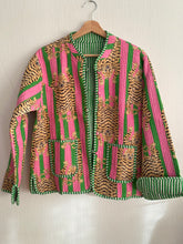 Ladda upp bild till gallerivisning, Vändbar quiltad jacka .M/L
