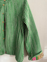 Ladda upp bild till gallerivisning, Vändbar quiltad jacka .M/L
