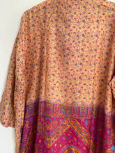 Ladda upp bild till gallerivisning, Sidenkimono ( One of a kind )
