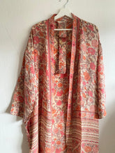 Ladda upp bild till gallerivisning, Crepe Silk kimono ( One- of a - Kind)
