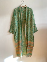 Ladda upp bild till gallerivisning, Crepe Silk kimono ( One- of a - Kind)
