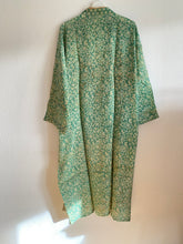 Ladda upp bild till gallerivisning, Crepe Silk kimono ( One- of a - Kind)
