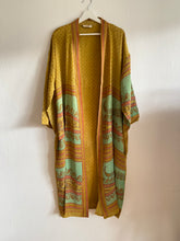 Ladda upp bild till gallerivisning, Crepe Silk kimono ( One- of a - Kind)
