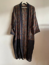 Ladda upp bild till gallerivisning, Crepe Silk kimono ( One- of a - Kind)
