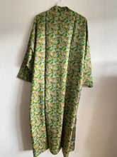 Ladda upp bild till gallerivisning, Sidenkimono ( One-of a-kind )
