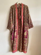 Ladda upp bild till gallerivisning, Sidenkimono ( One-of a-kind )
