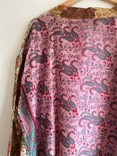 Ladda upp bild till gallerivisning, Sidenkimono ( One-of a-kind )
