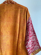 Ladda upp bild till gallerivisning, Sidenkimono ( One-of a-kind )
